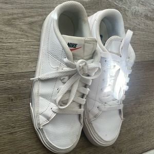Women’s Nike Court Legacy White Size 6